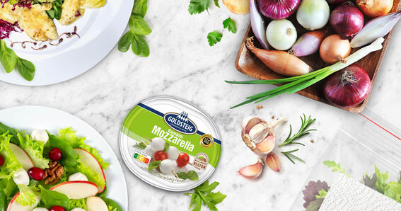 Salatteller und Zutaten mit Bambini Mozzarella Mini von GOLDSTEIG 