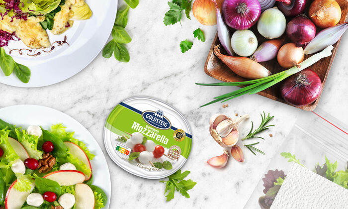 Salatteller und Zutaten mit Bambini Mozzarella Mini von GOLDSTEIG 