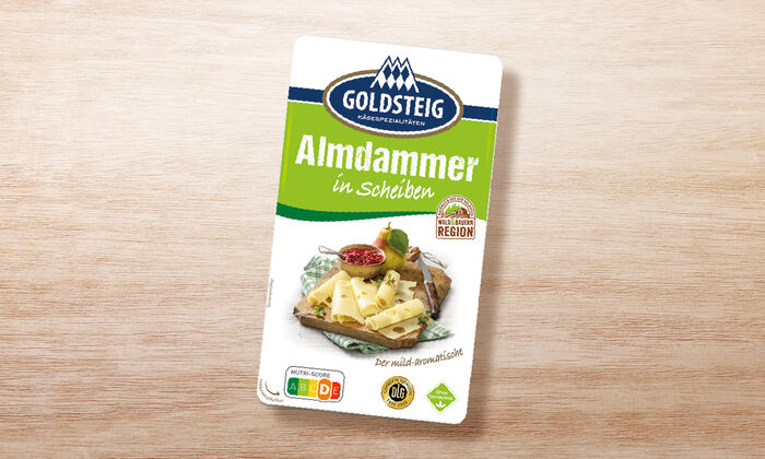Almdammer Scheiben von GOLDSTEIG in Verpackung auf Holztisch