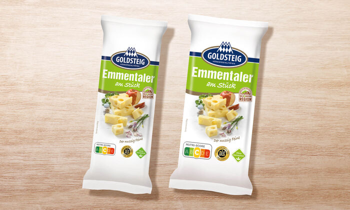 Emmentaler Stück von GOLDSTEIG in Verpackung auf Holztisch
