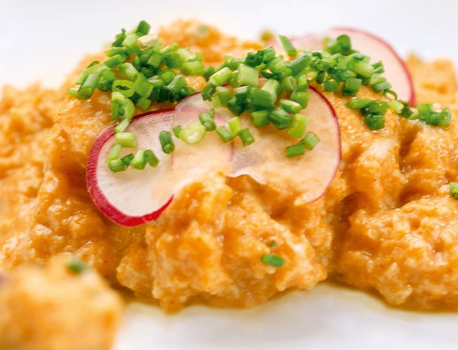 Aktionen und Neues: Brotzeit mit Ricotta Obazda - GOLDSTEIG Käsespezialitäten Brotzeit mit Obazda aus Ricotta von GOLDSTEIG mit Radieschenscheiben und Schnittlauch