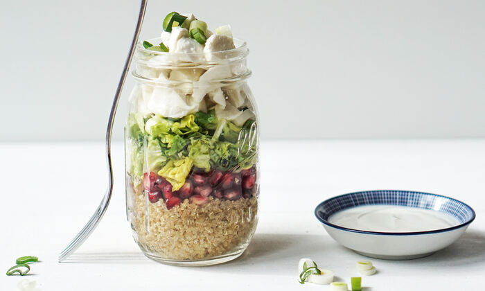 Protinella Rezept Quinoa Salat im Glas mit Protinella von GOLDSTEIG und Granatapfel 