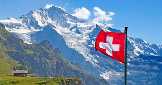 GOLDSTEIG | Tradition & Herkunft – Schweizer Flagge