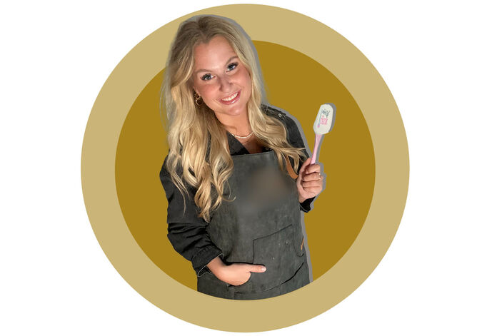 Rezepte & Inspirationen (Ricotta / Butter / Almdammer / Mascarpone): Bild von der Influencerin kuchenkeitel Instagram im goldenen runden Rahmen.