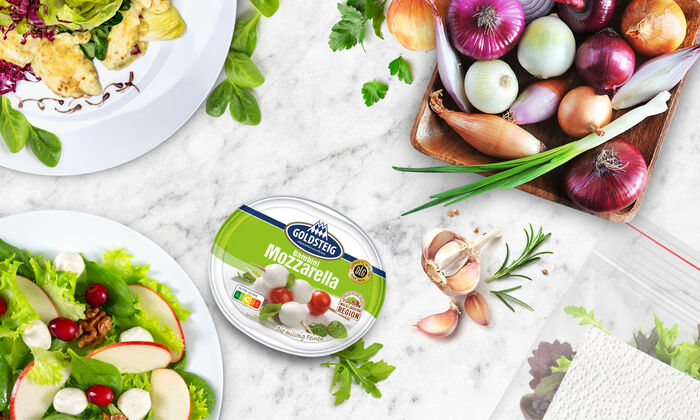 Salatteller und Zutaten mit Bambini Mozzarella Mini von GOLDSTEIG
