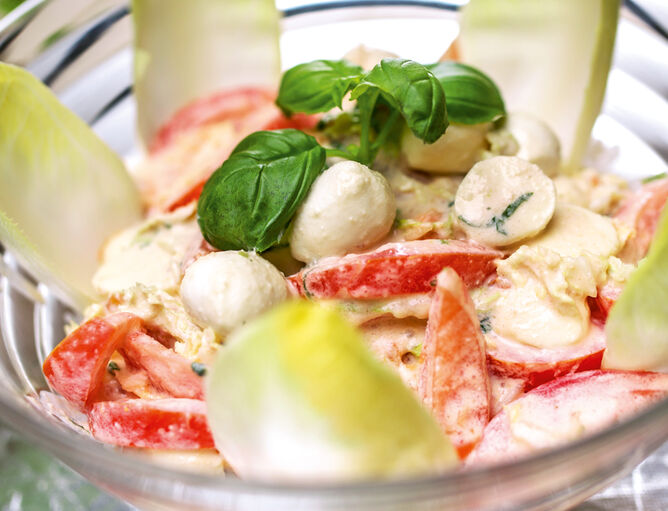 Aktionen und Neues: Grill Salate - GOLDSTEIG Käsespezialtiäten Salat mit Tomate, Chiccore Bambini Mozzarella Mini, Ricotta und Mascarpone von GOLDSTEIG