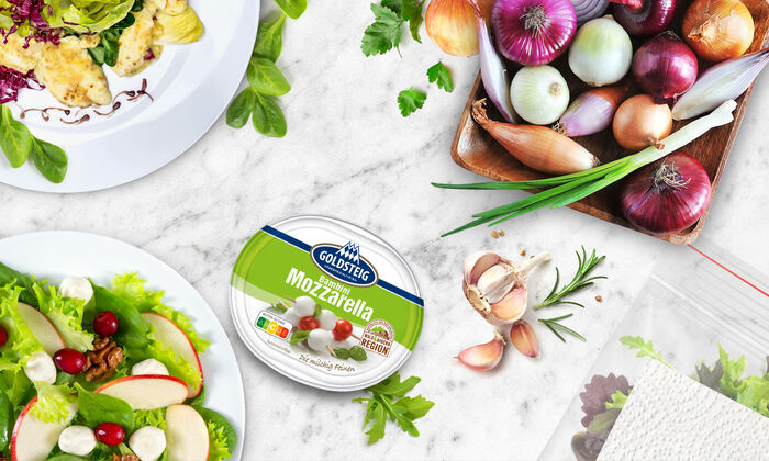 Salatteller und Zutaten mit Bambini Mozzarella von GOLDSTEIG