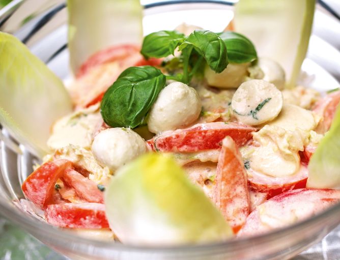 Aktionen und Neues: Grill Salate - GOLDSTEIG Käsespezialtiäten Salat mit Tomate, Chiccore Bambini Mozzarella Mini, Ricotta und Mascarpone von GOLDSTEIG