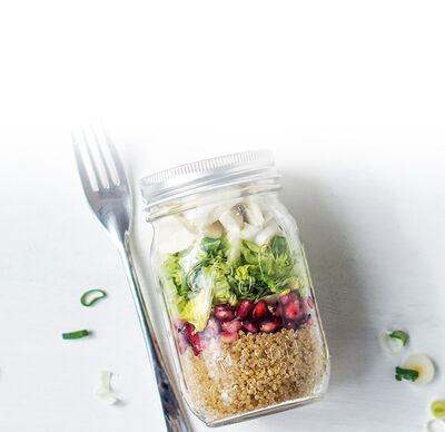 Protinella Rezept Quinoa Salat im Glas mit Protinella von GOLDSTEIG und Granatapfel 