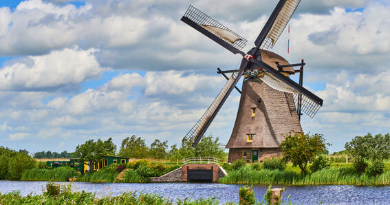 Almdammer – Junge Tradition | Holland Windmühle