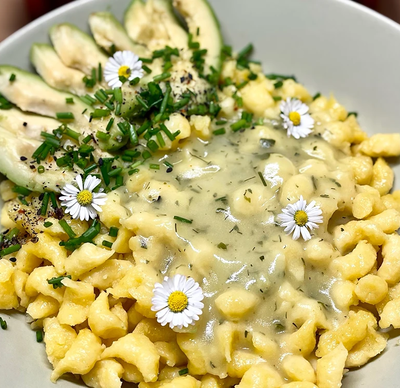 Rezept | Spätzle in Butter-Schnittlauchsosse mit Avocado Rezept | Spätzle in Butter-Schnittlauchsosse mit Avocado