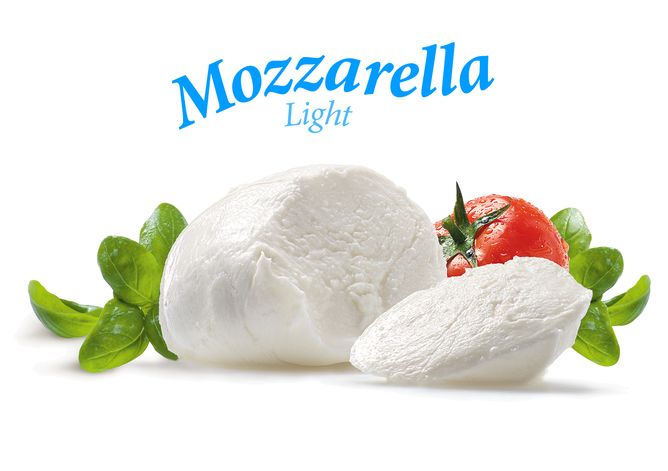 Mozzarella Kugel Light - GOLDSTEIG Käsespezialitäten Mozzarella Kugel Light von GOLDSTEIG mit Tomate und Basilikum