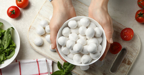 Bambini Mozzarella Kugeln in einer Schüssel