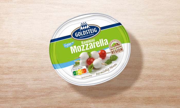 Bambini Mozzarella Mini Light von GOLDSTEIG in Verpackung auf Holztisch